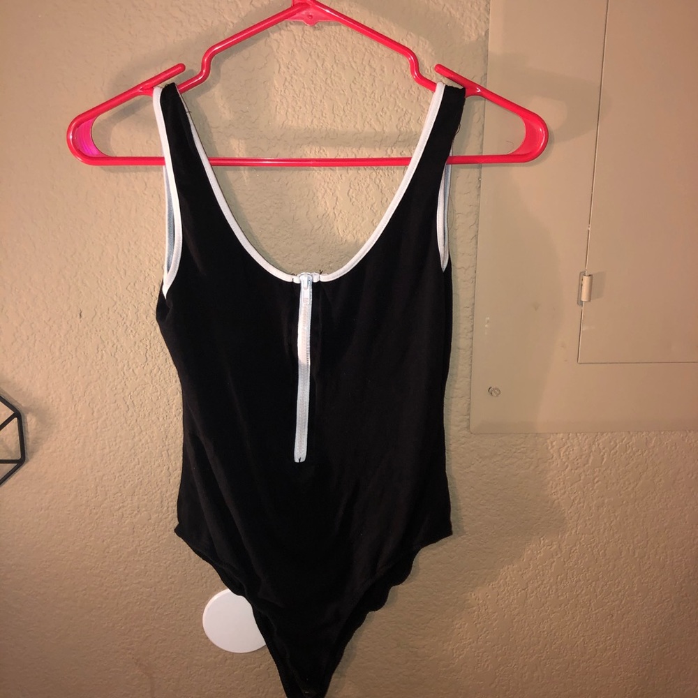 Cute zip-up tank top/bodysuit